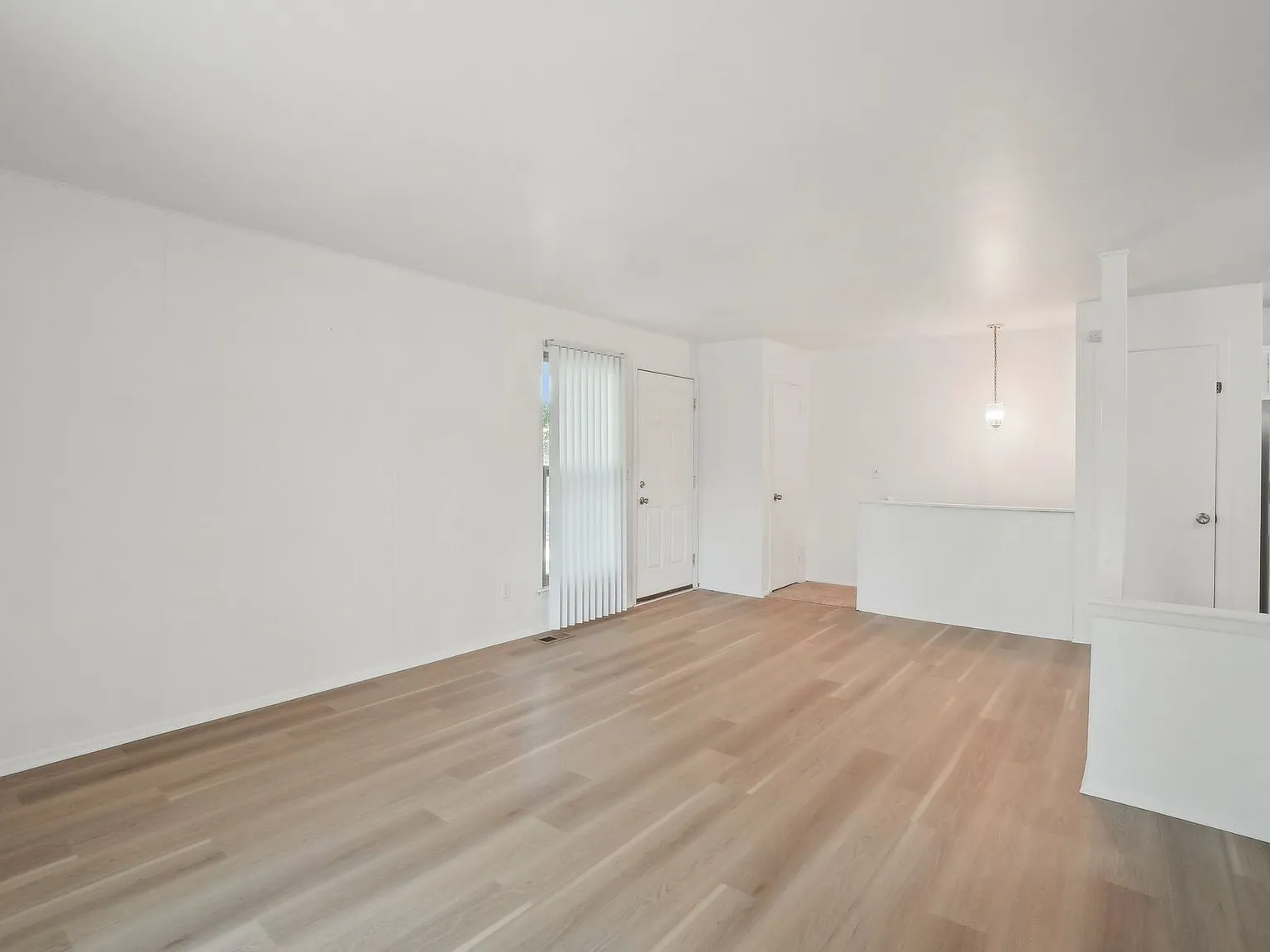 Taylor Gardens Apartments — Photo 3