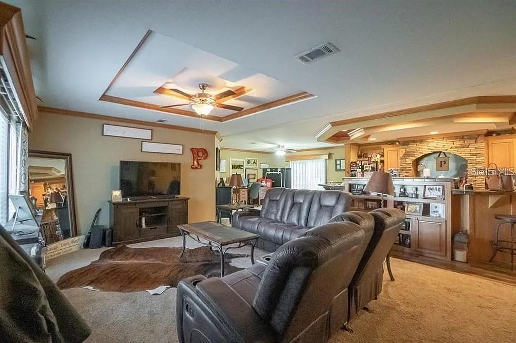 3 bed, 2.0 bath, 1608 sqft, $1,900 — Photo 3