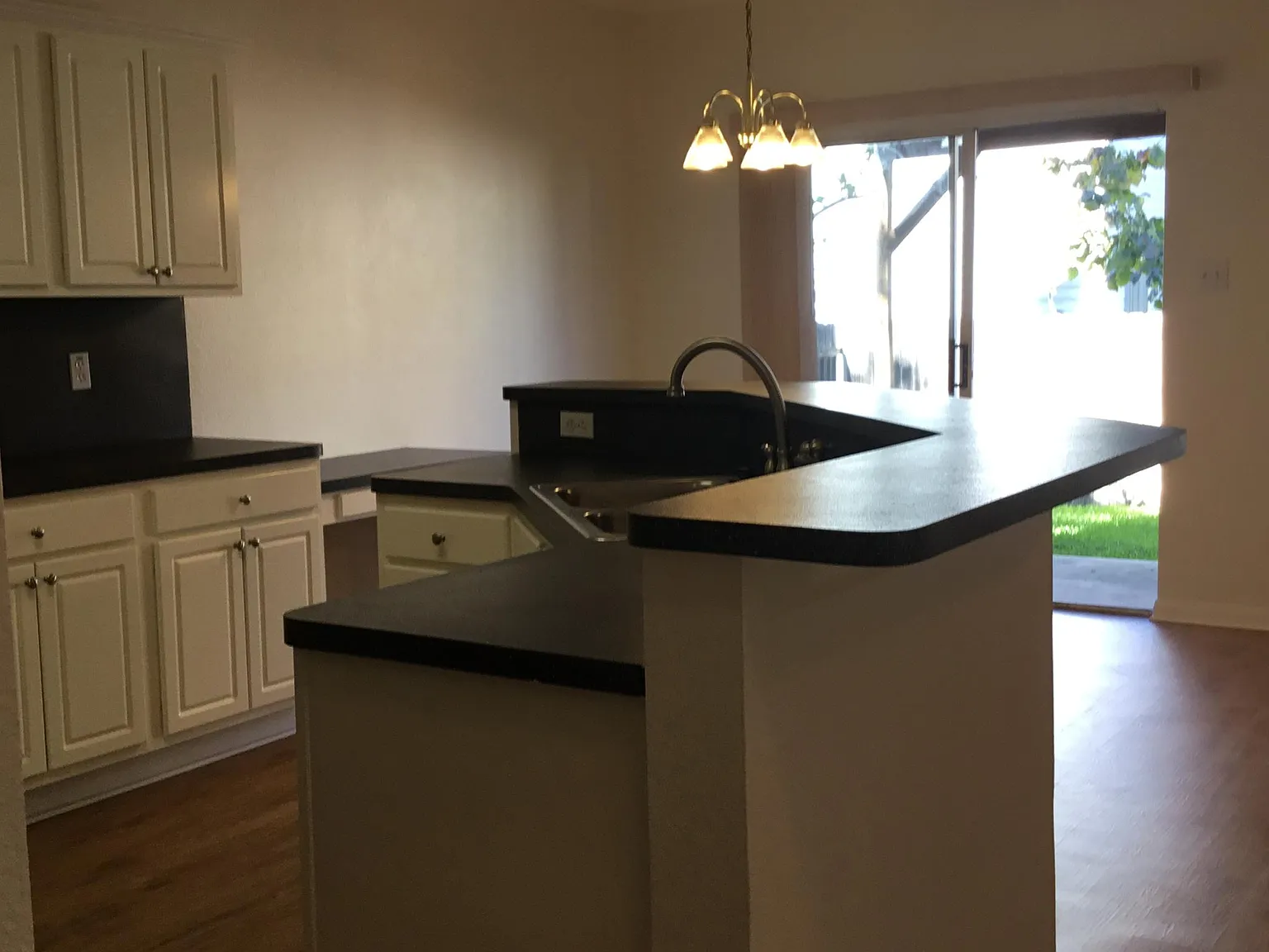 3 bed, 2.5 bath, 1425 sqft, $1,750 — Photo 4