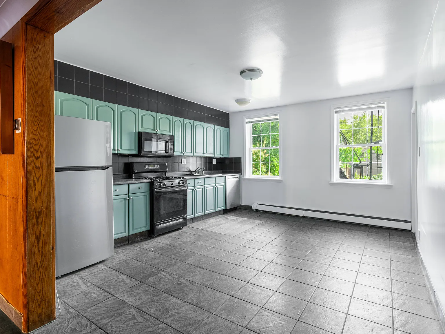 662 Metropolitan Avenue — Photo 1