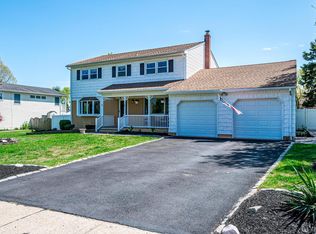 16 London Dr, East Brunswick, NJ 08816