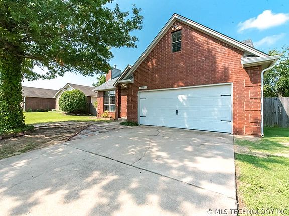 3rd image of 13764 S Oak Pl