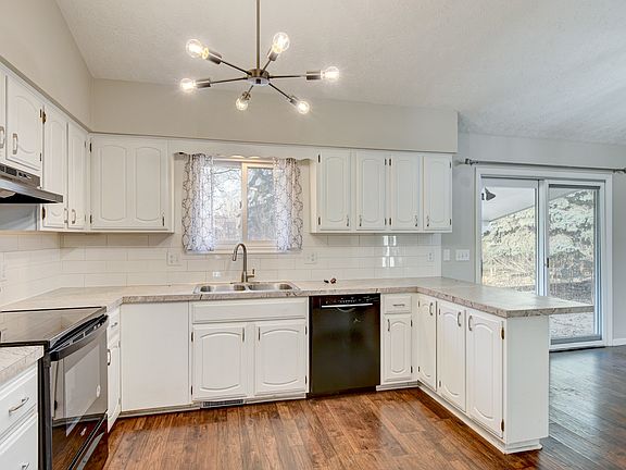 5th image of 13527 Washington Cir