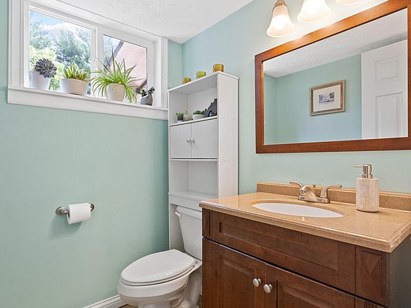 5th image of 3905 Riveroaks Cir