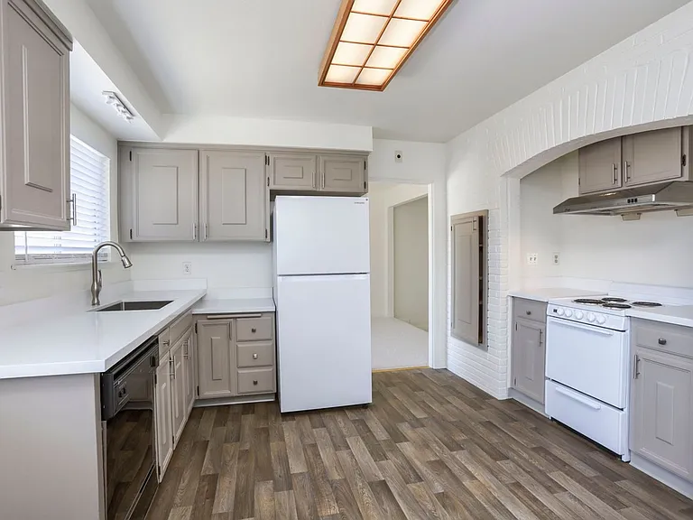 330 Sea Horse Ct — Photo 8