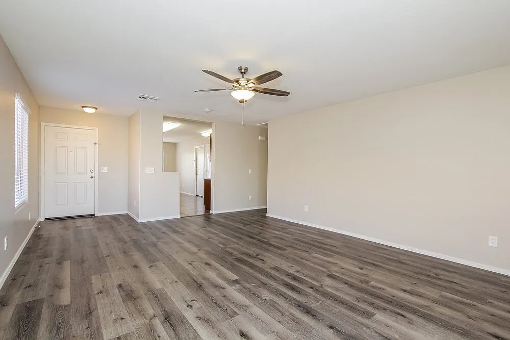3 bed, 2.0 bath, 1309 sqft, $2,005 — Photo 4