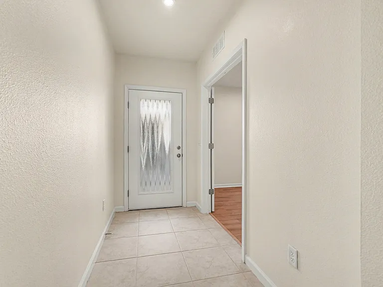 18267 Turning Leaf Cir — Photo 6