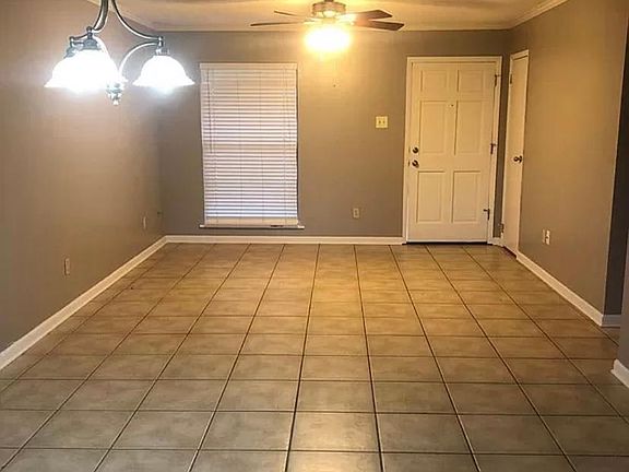 4th image of 204 Chaumont Dr