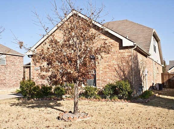 3rd image of 2401 Orchid Dr