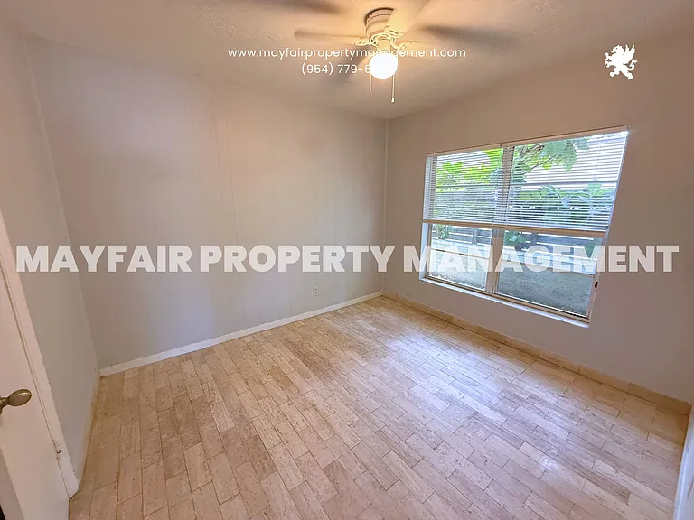643 NE 17th Ter — Photo 6
