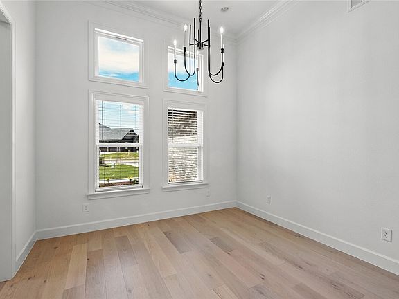 4th image of 1204 Peel Ln