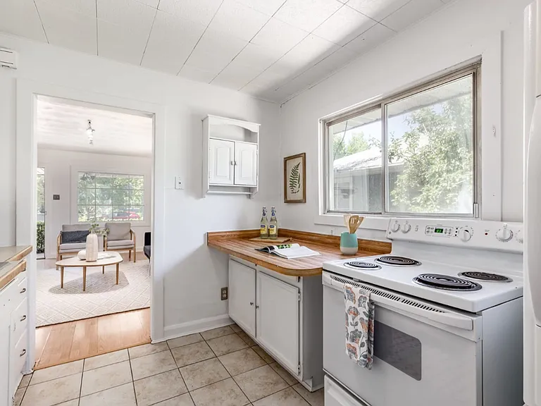 265 E Browning Ave — Photo 10