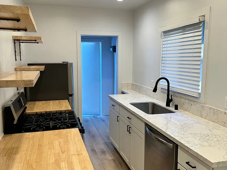 3243 Glenhurst Ave — Photo 4