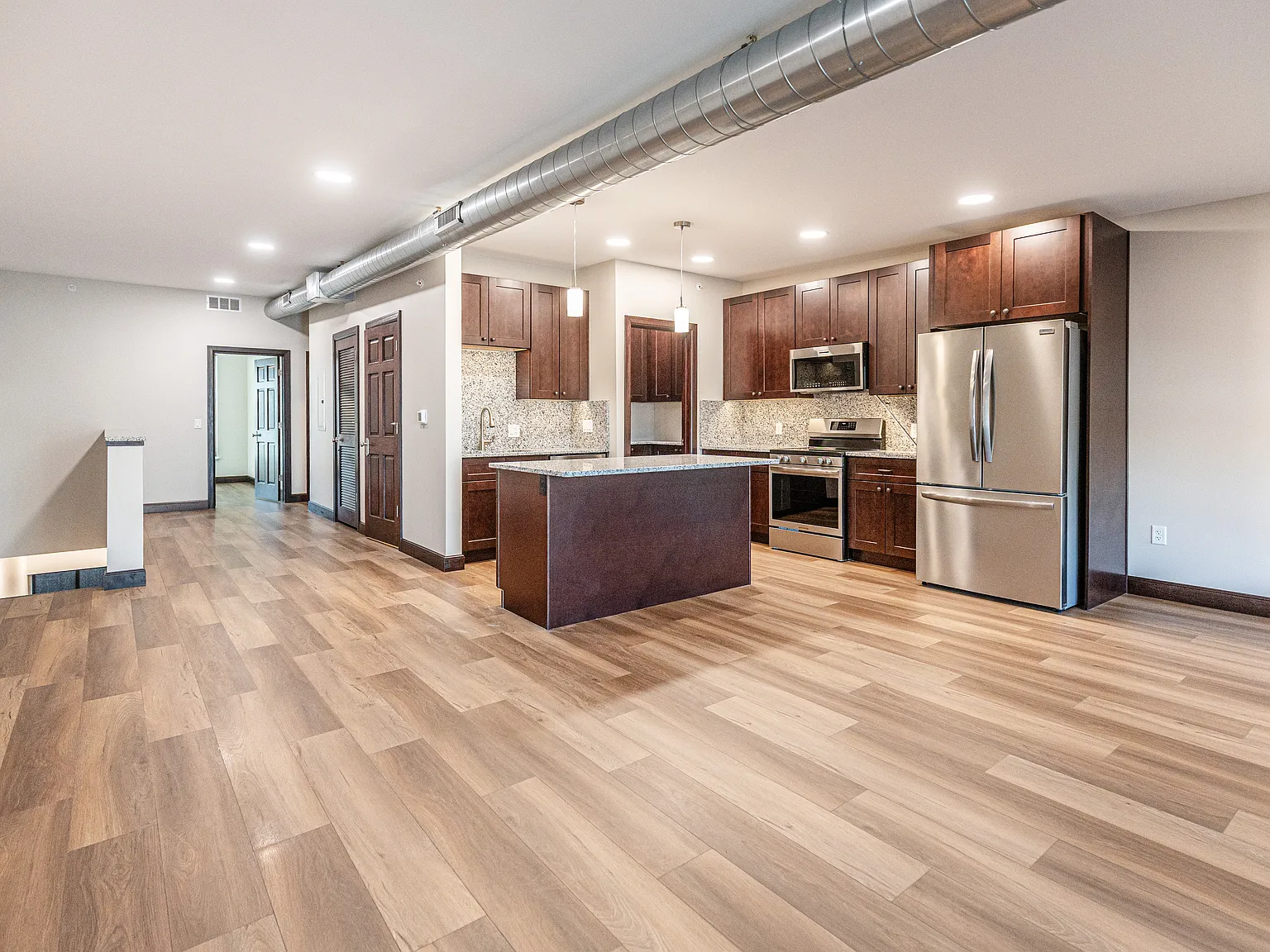 2 bed, 1.5 bath, 1100 sqft, $2,400 — Photo 3