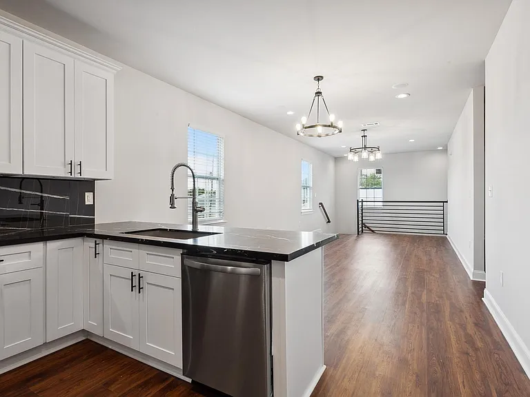 1324 Harrison Ave — Photo 1