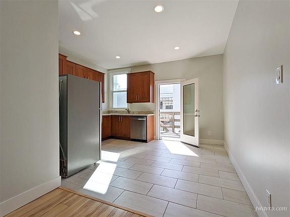 4th image of 2268 Bryant St #A