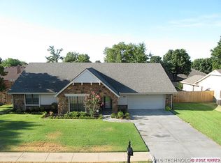 2617 SE Chapel Hill Rd, Bartlesville, OK 74006