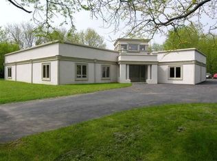 8S330 Palomino Dr, Naperville, IL 60540