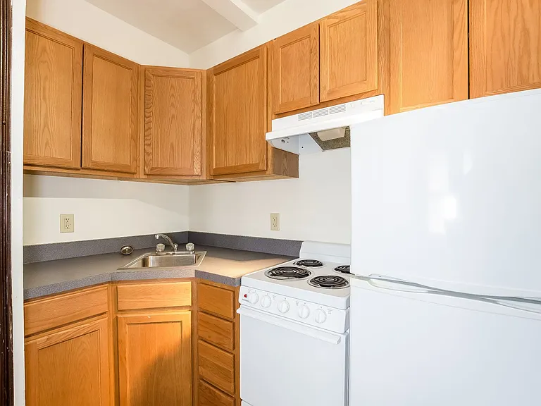 1328 Washtenaw Ave — Photo 1