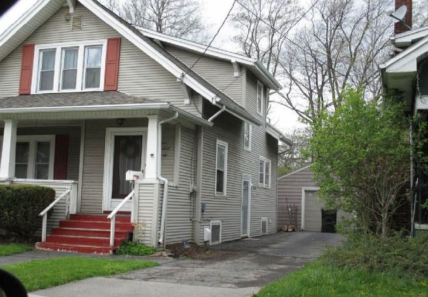 2nd image of 420 Robinson St