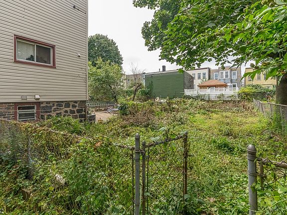 4th image of 915 18th St