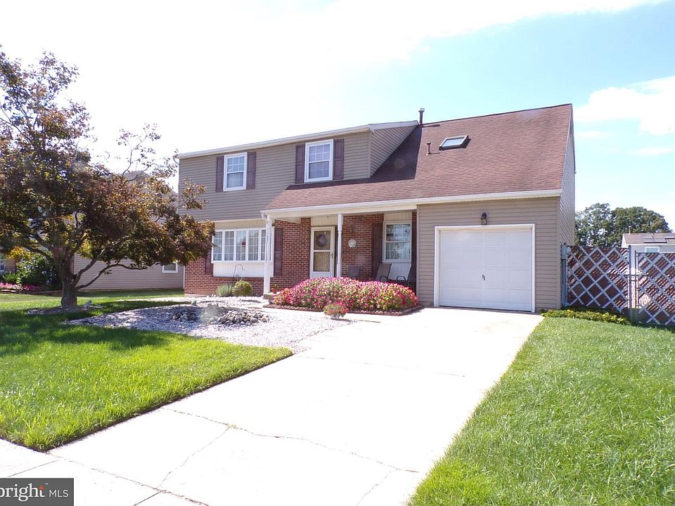 1st image of 5 Brookside Dr
