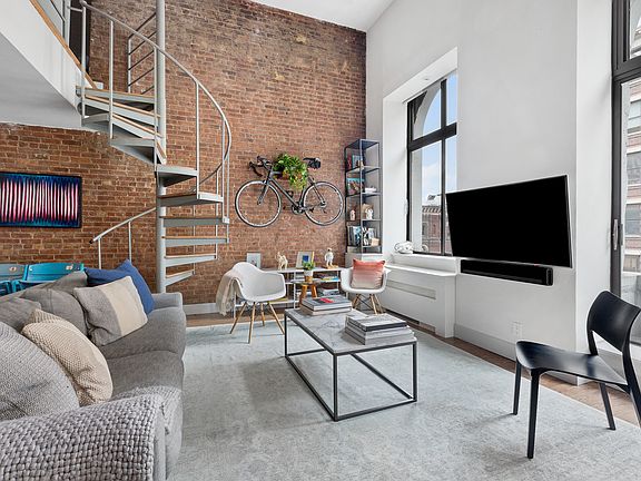 2nd image of 77 Bleecker St APT 830