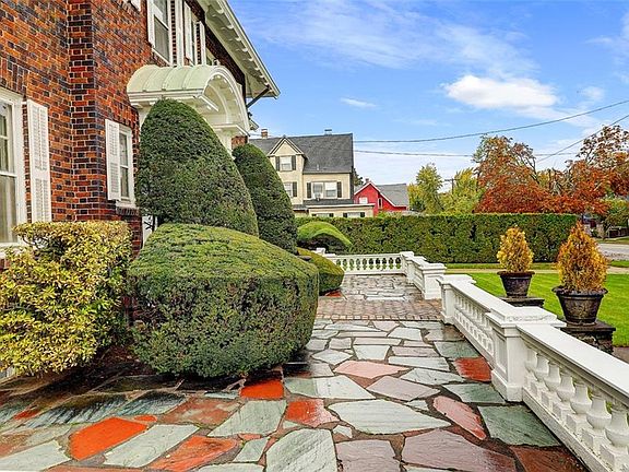 3rd image of 1363 Narragansett Blvd