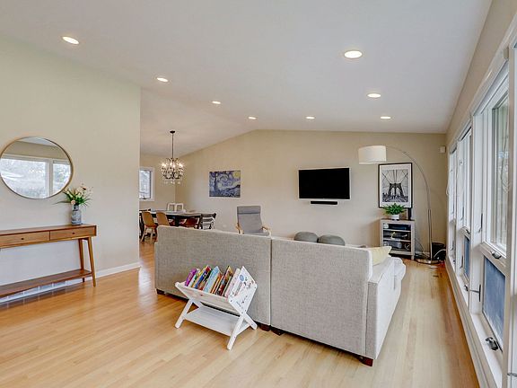 5th image of 1745 Heather Ln