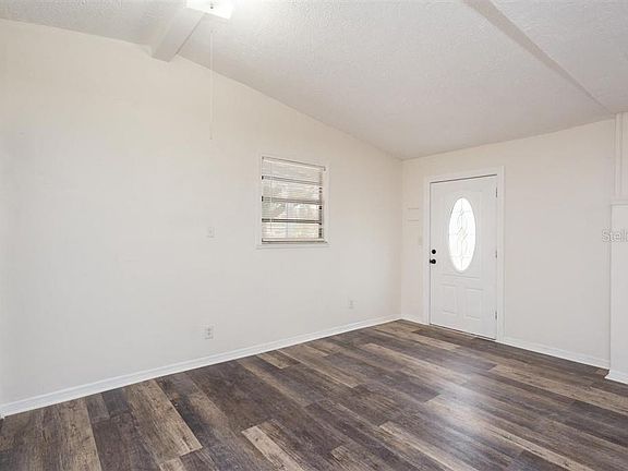 5th image of 1013 Narcissus Ln