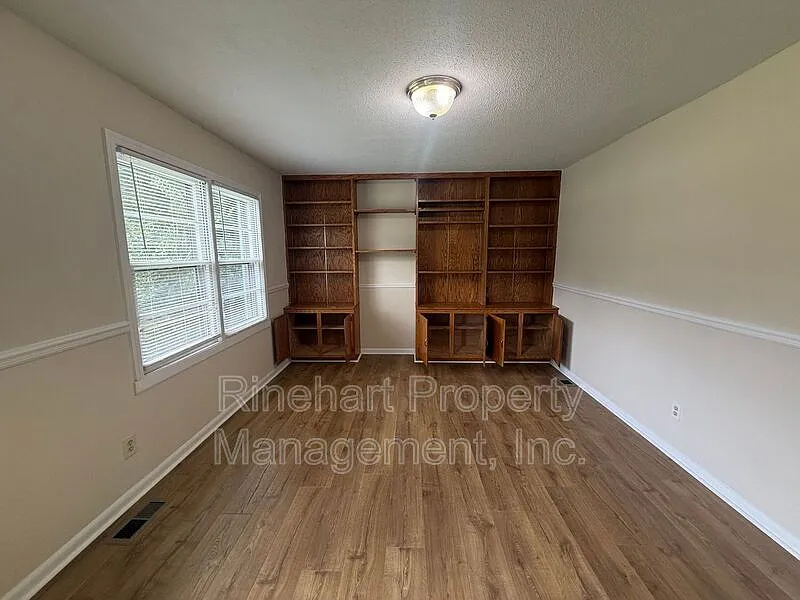 3 bed, 1.5 bath, 1244 sqft, $1,730 — Photo 2
