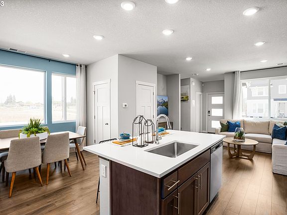 5th image of 8121 SE Crescent Dr