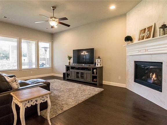 5th image of 117 Leadville Way