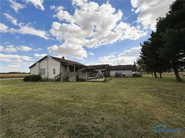 11725 Pemberville Rd, Bradner, OH 43406