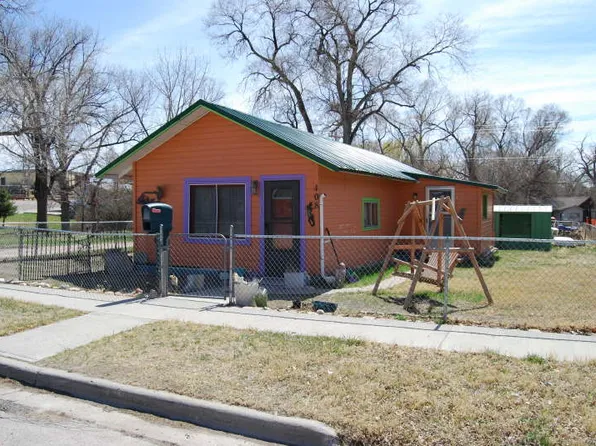 408 Pine St, Newcastle, WY 82701