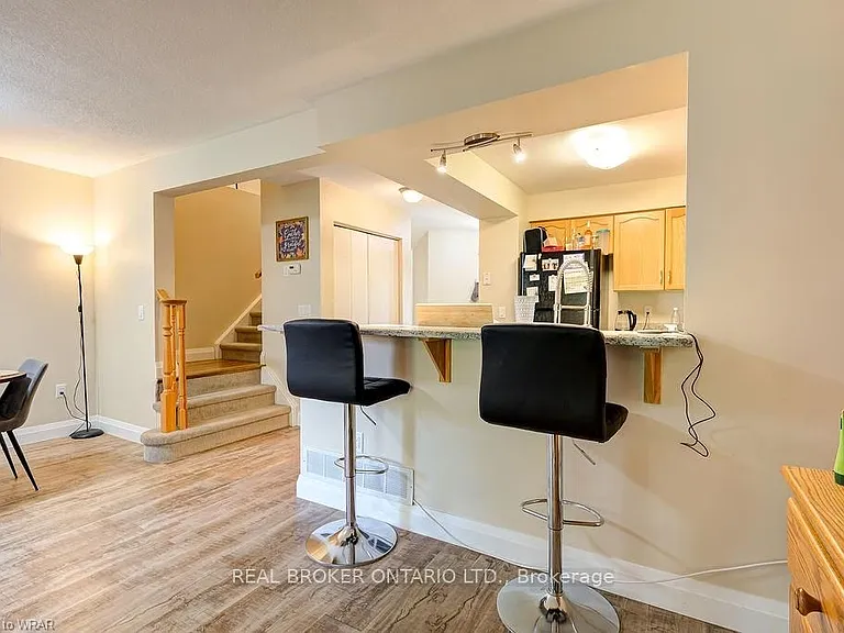 555 Mariner Dr — Photo 9