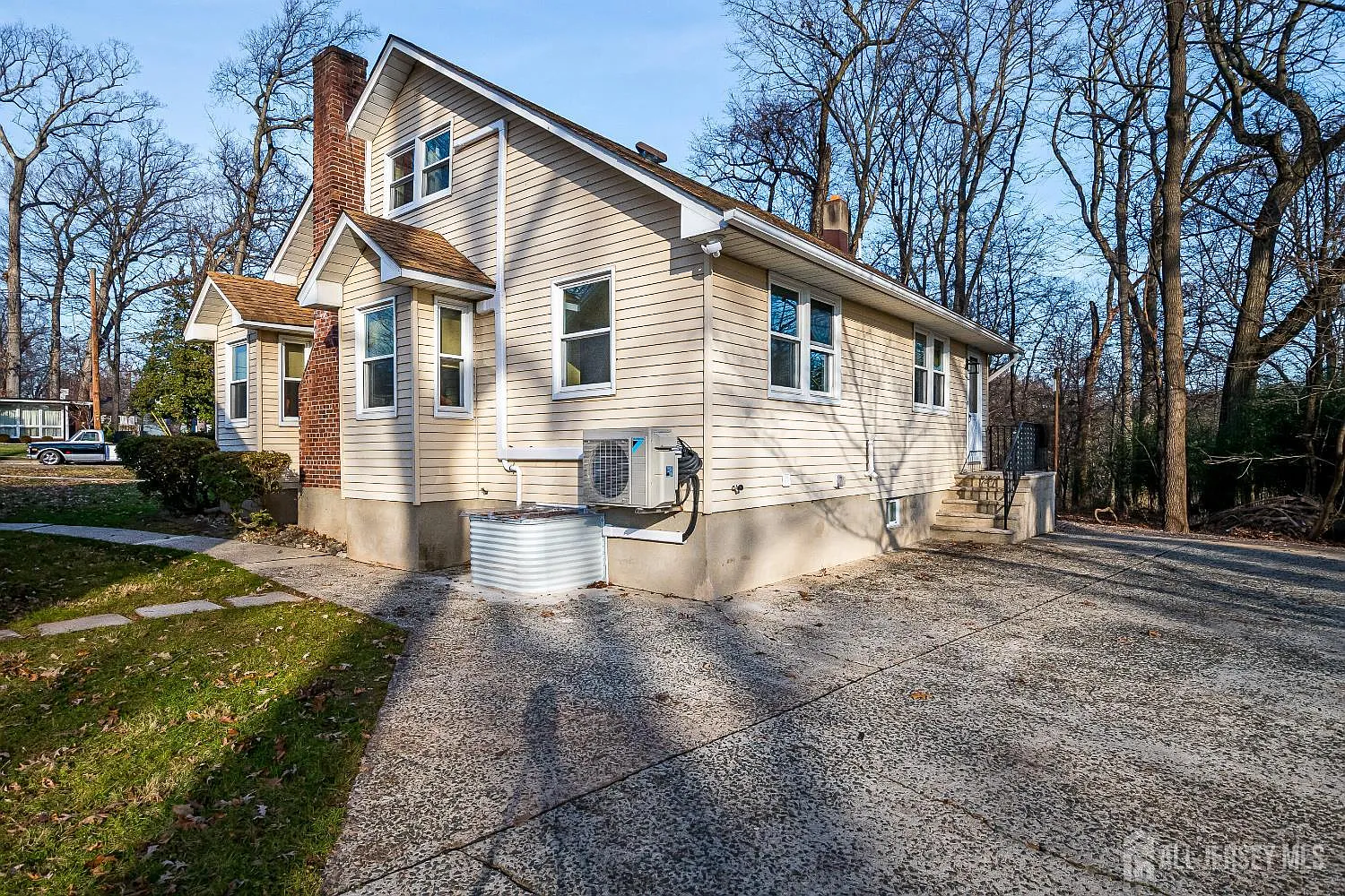 5 bed, 2.5 bath, $6,800 — Photo 4