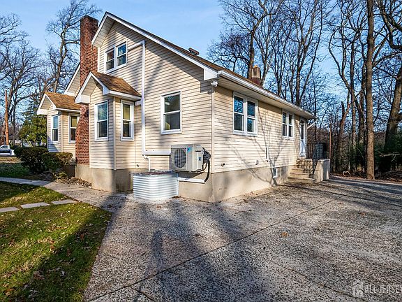 4th image of 92 Coleman St
