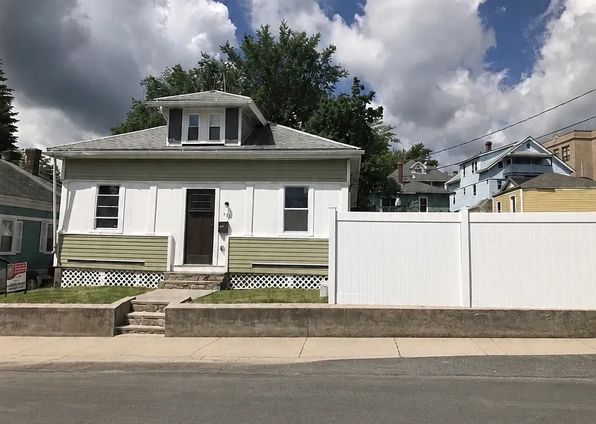 3 bed, 1144 sqft, $2,600 — Photo 1