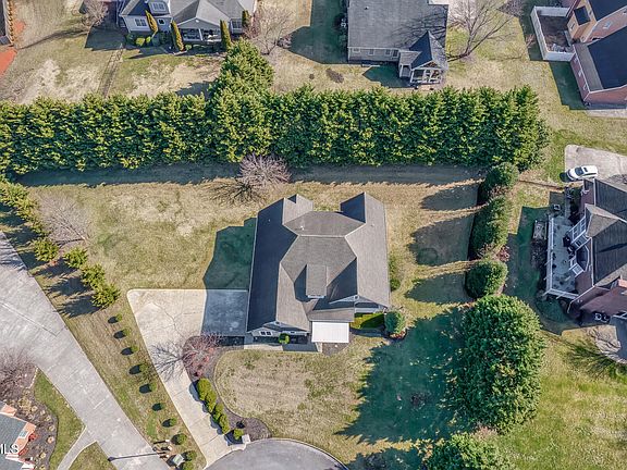 4th image of 204 James Ct