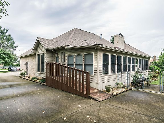 5th image of 3107 E Hebron Ln
