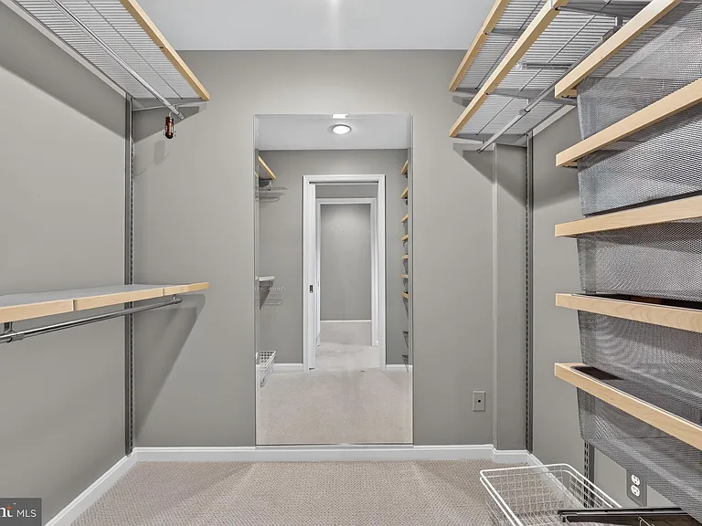 1022 Delf Dr — Photo 23