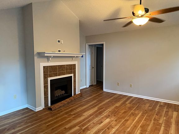 2nd image of 904 River Hill Dr