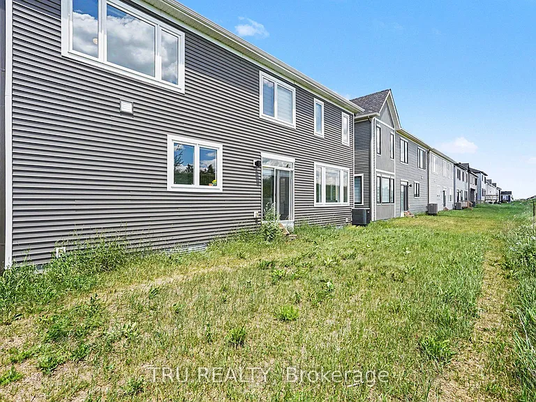 748 Eminence St — Photo 28
