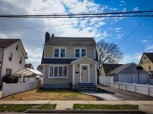 50 E Saint Marks Place, Valley Stream, NY 11580