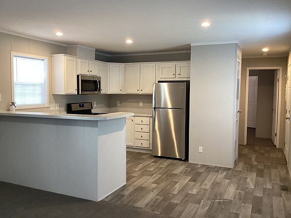 2nd image of 875 W Grand River Ave #9JA7AX