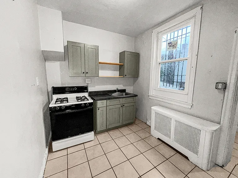 253 W Rockland St #1 — Photo 3