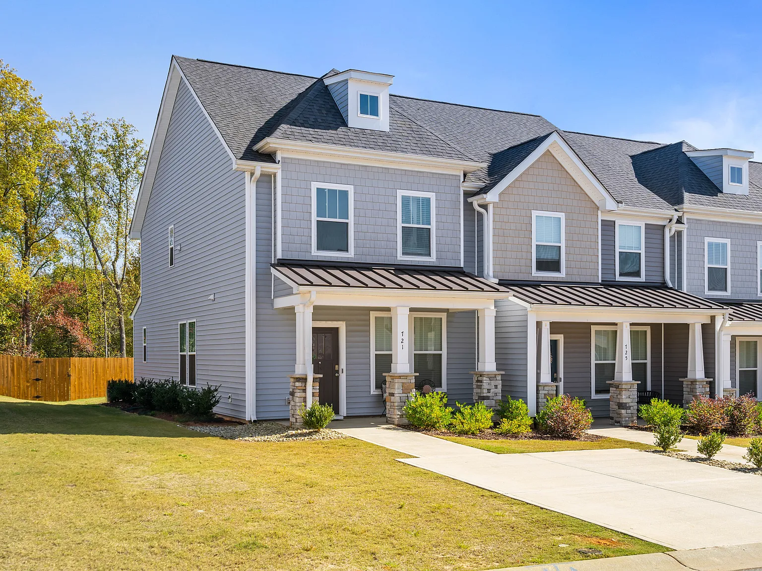 Covey Homes Addison — Photo 1
