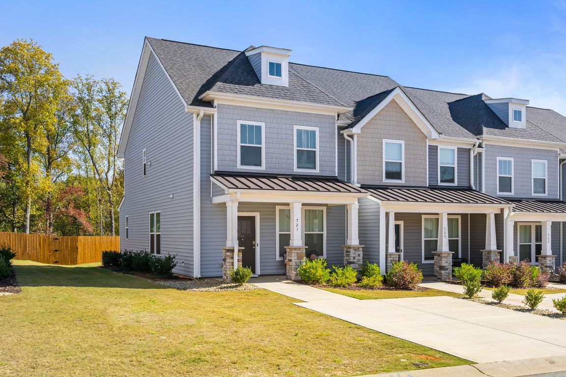Covey Homes Addison Townhomes for Rent