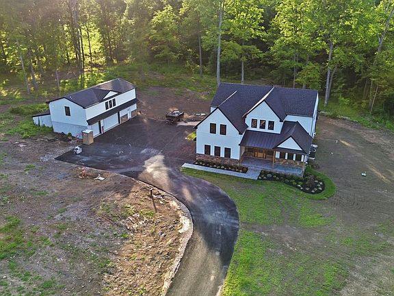 3rd image of 82 Scott Rd